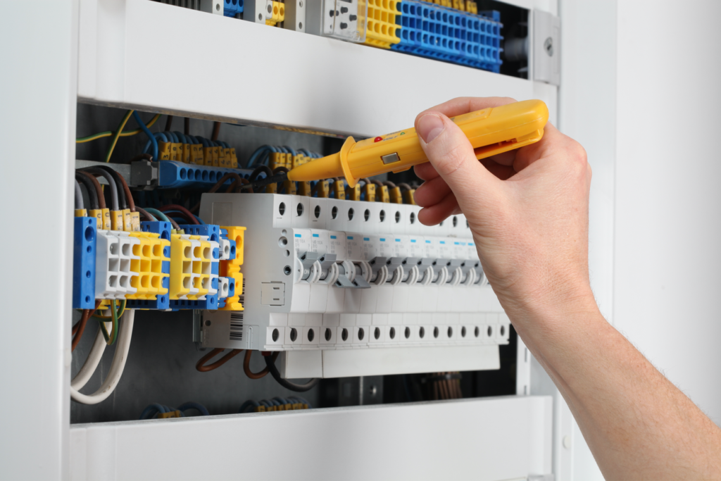 Comment Choisir son Armoire Électrique ? Le Guide Détaillé